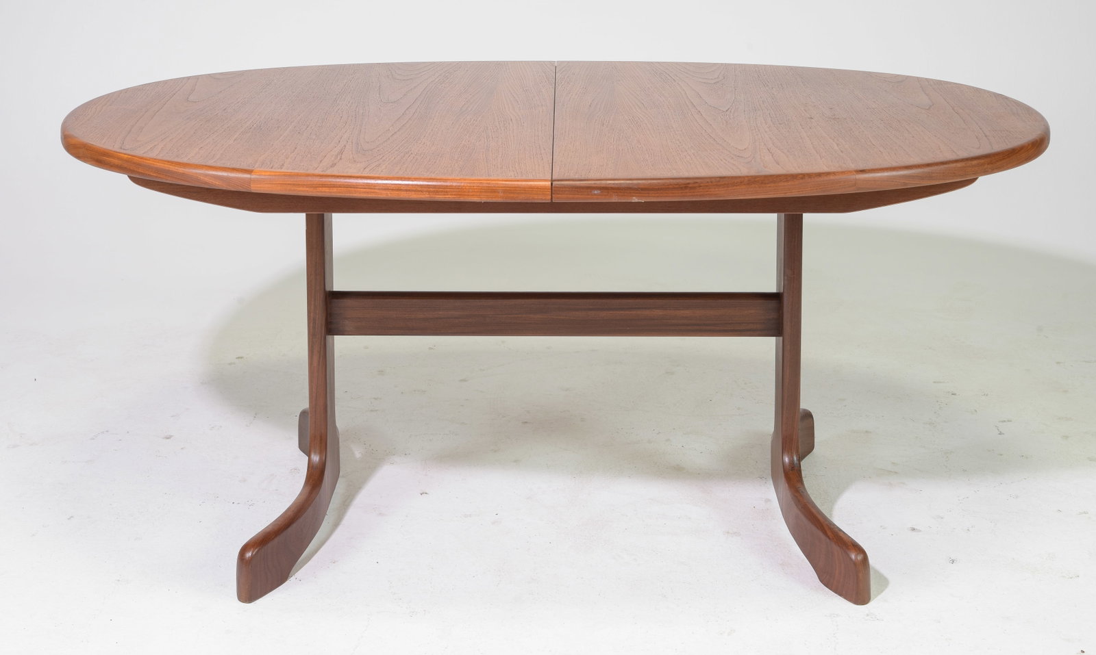 Oval Mid Century Teak Dining Table By G-Plan: This Danish Modern Style Teak Dining Table includes a pop-out butterfly style leaf & is made by Mid Century Modern Furniture Maker G Plan ( GPlan ), part of their fresco range . - 29 in tall x 65 x 42
