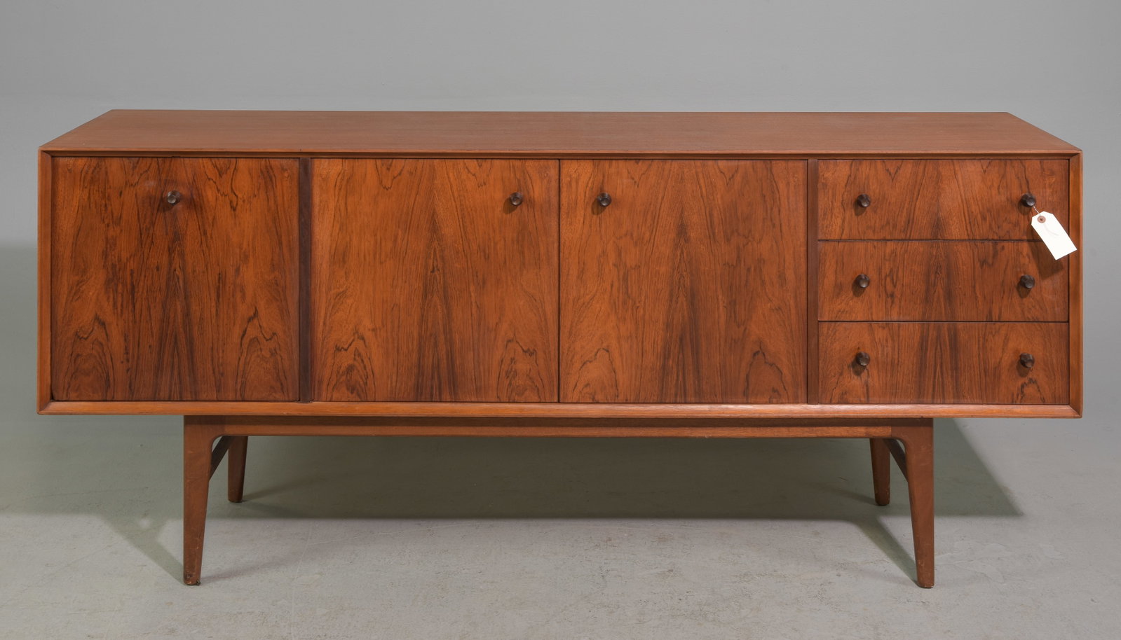 Mid Century Modern Sideboard - Gimson & Slater: Danish Modern Style Teak Sideboard - Gimson & Slater "Vesper" - 31.5 in tall x 72 x 19