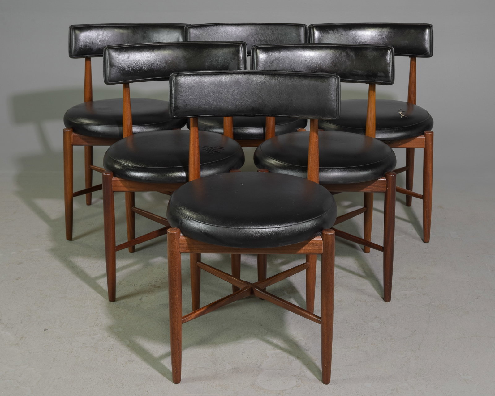 6 Mid Century Modern Round Dining Chairs By G-Plan: This set of 6 Danish Modern Style Teak Dining chairs is made by Mid Century Modern Furniture Maker G Plan ( Gplan ). 30 in tall x 21 in x 20 - Need new upholstery