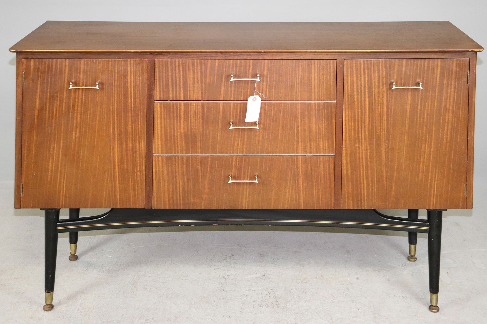 Mid Century Modern Credenza / Sideboard (1 of 10)