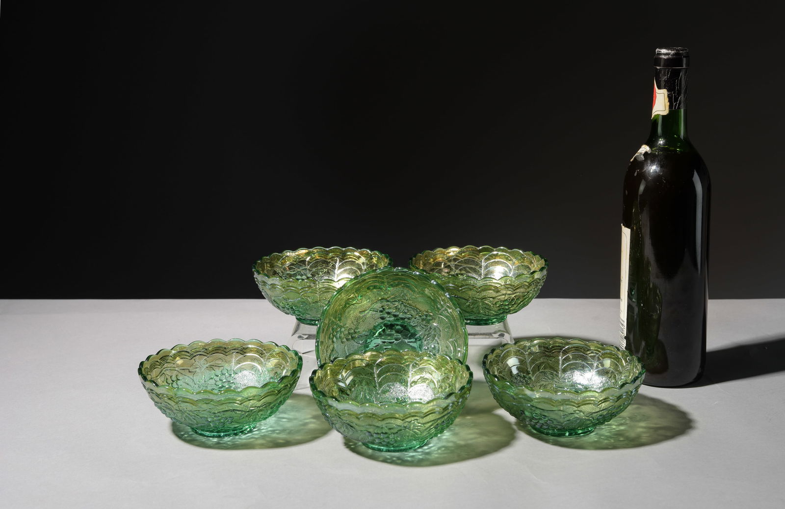 6 Emerald Green Lustre Ware / Carnival Glass Bowls (1 of 3)