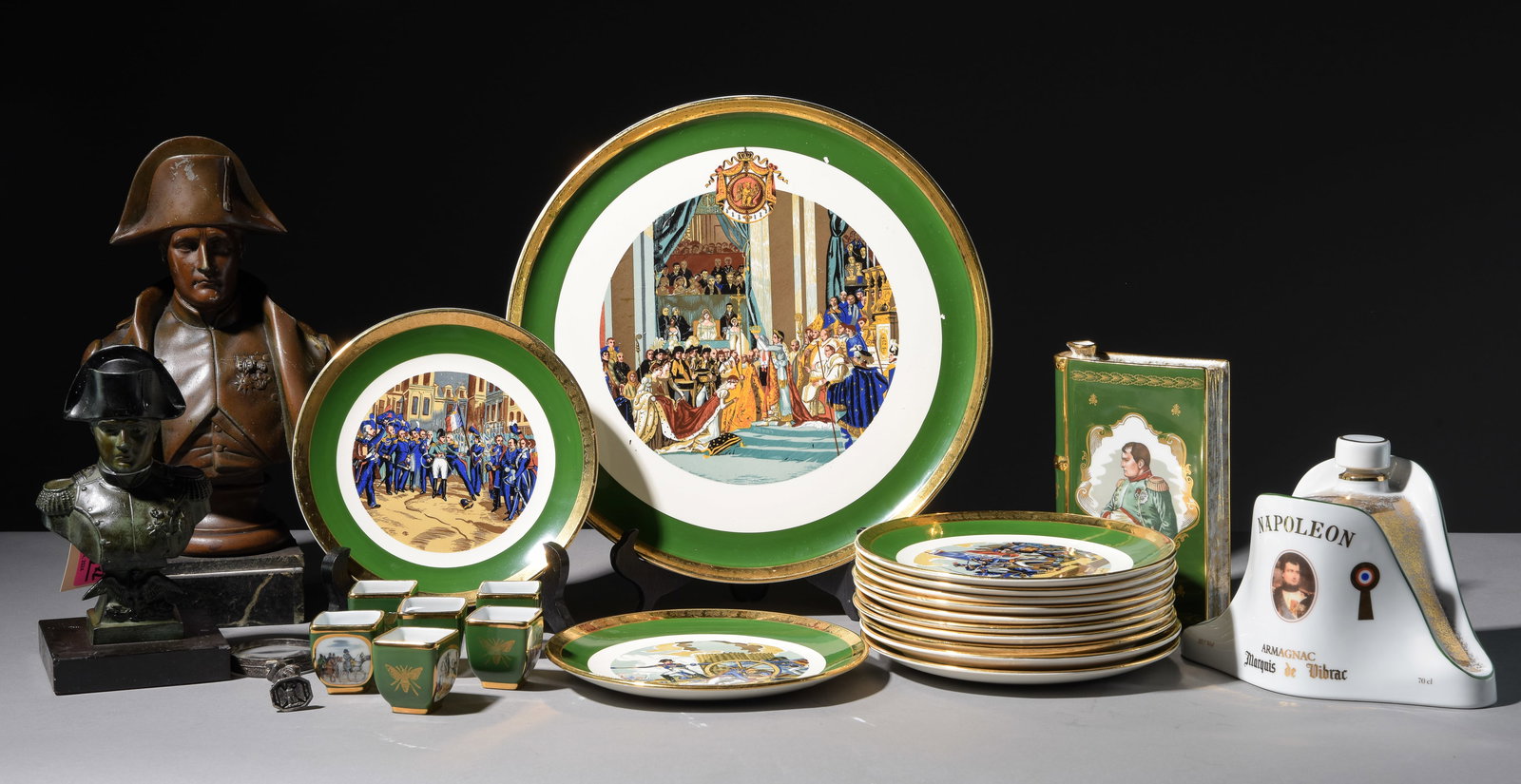 24pcs - Napoleon III Style China & 2 Busts (1 of 8)