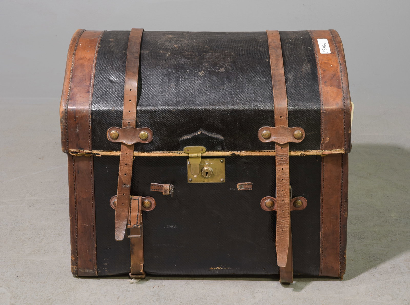 Antique Dome Top Travel / Carriage Trunk: Antique Dome Top Travel / Carriage Trunk - 23.5 in tall x 27.5 x 21