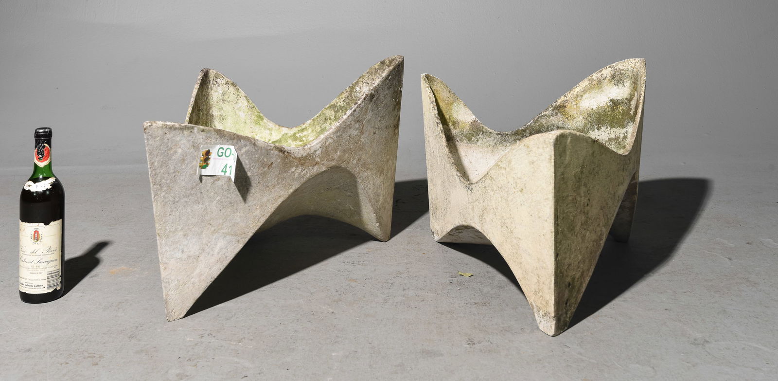 Willy Guhl (1915-2004) - 2 Asymmetric Tooth Planters: Willy Guhl (1915-2004) - 2 Asymmetric Tooth Planters - 15.5 inches tall x 26 x 18.5