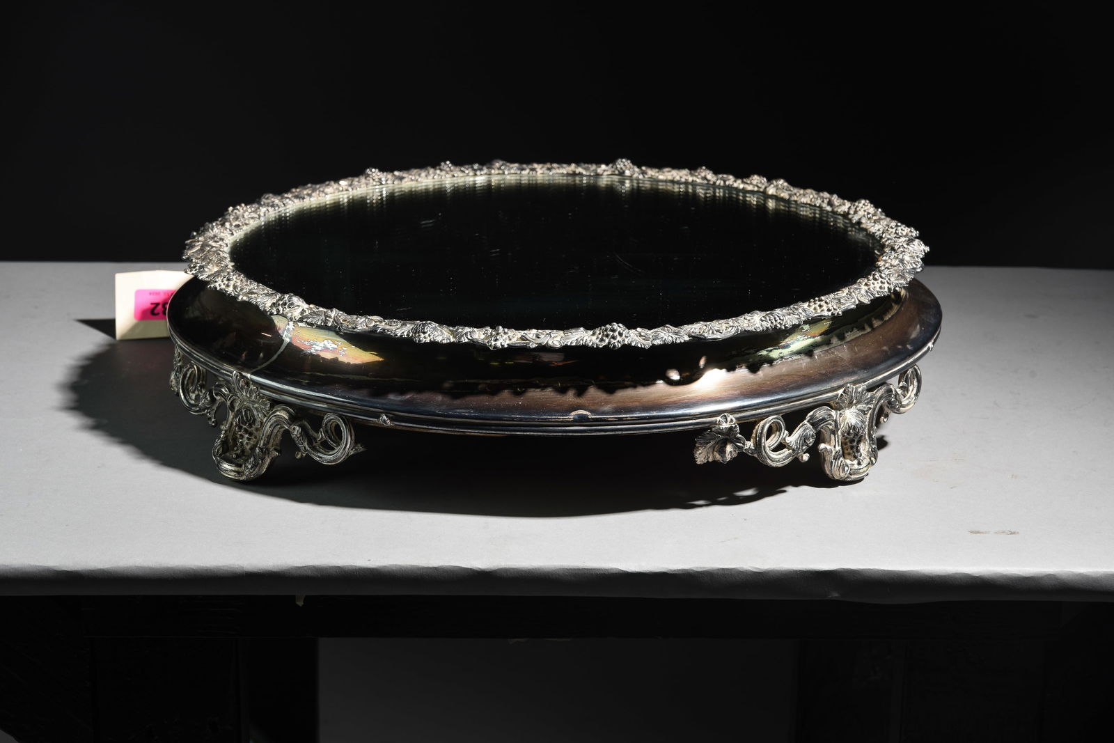 Silver Round Mirrored Plateau (1 of 6)