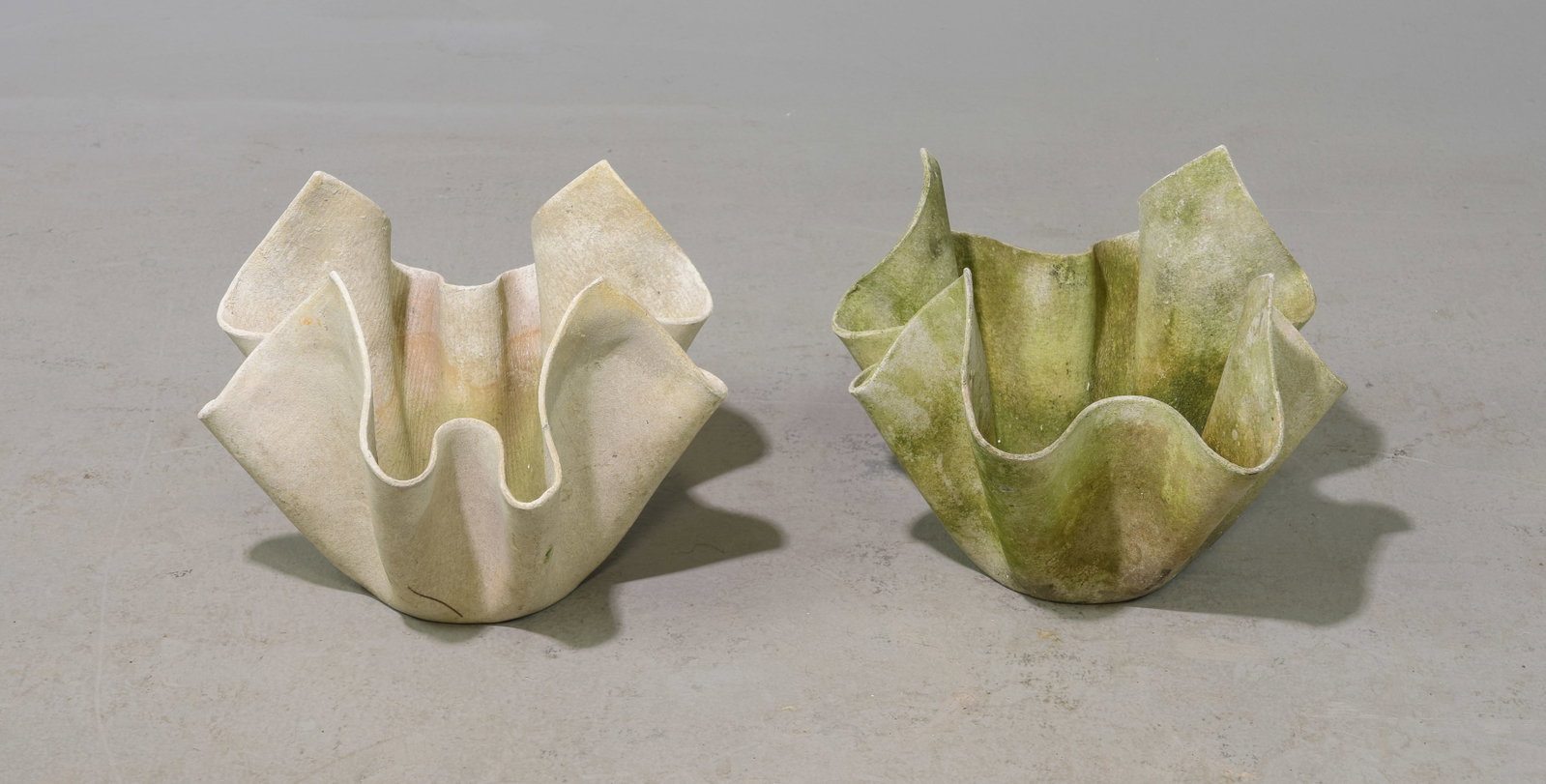 Willy Guhl (1915-2004) - 2 Tulip Planters: Willy Guhl (1915-2004) - 2 Tulip Planters - The tulip shape is a very rare & delicate floral model similar in style to the organic or handkerchief shape - Much of Willy Guhl's work is crafted from eit