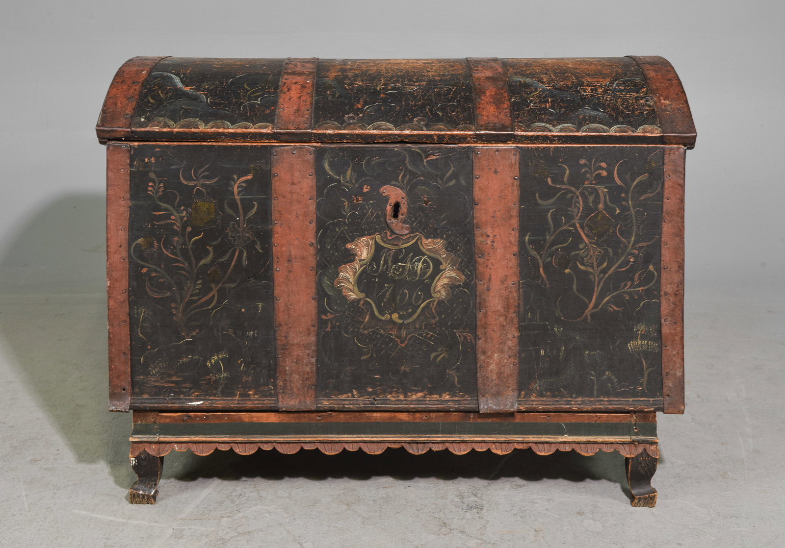 Antique Hand Painted Dome Top Trunk c.1800's (1 of 8)