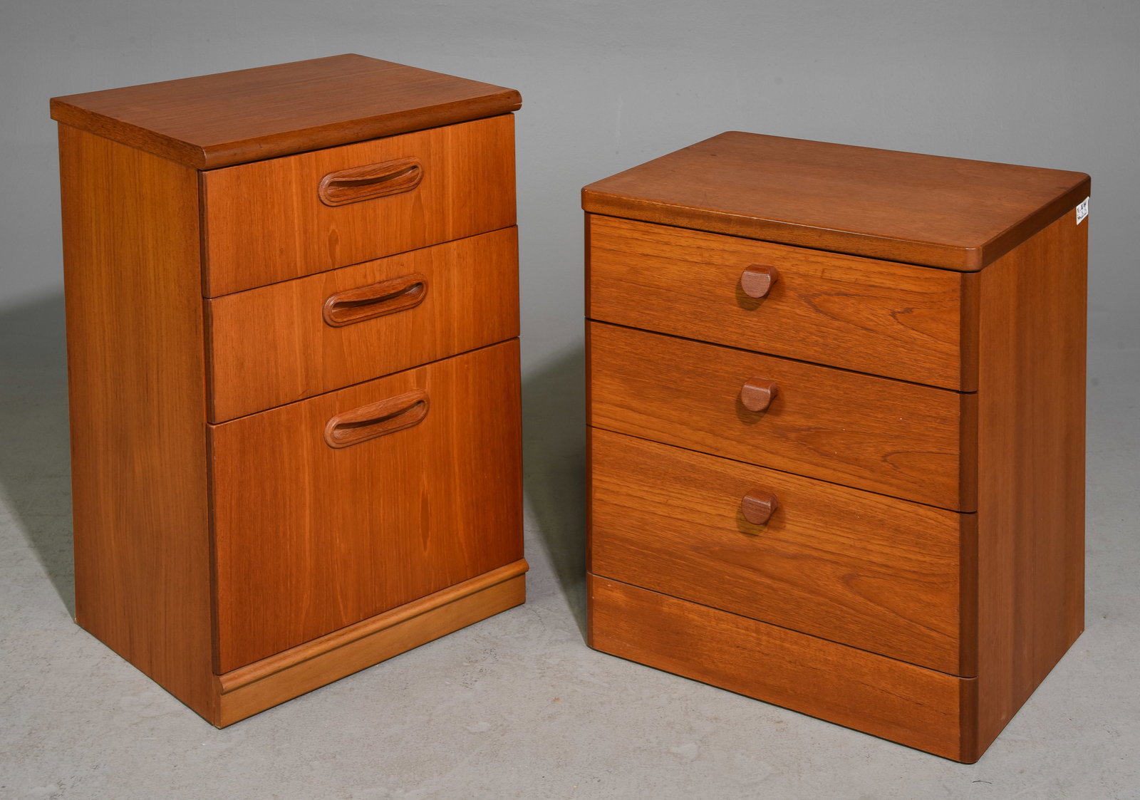 2 Mid Century Modern Chests / Nightstands (1 of 5)
