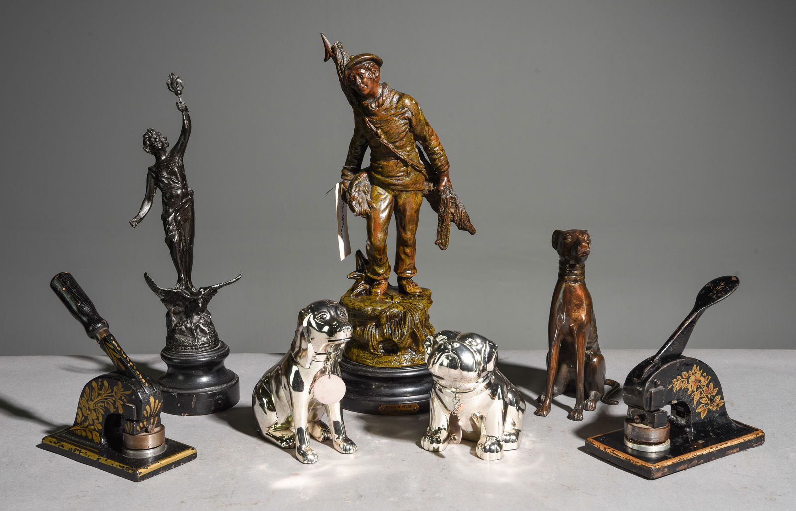 7pcs Assorted Figures, Coin Banks, Etc. (1 of 8)