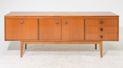 Mid Century Modern Sideboard / Credenza