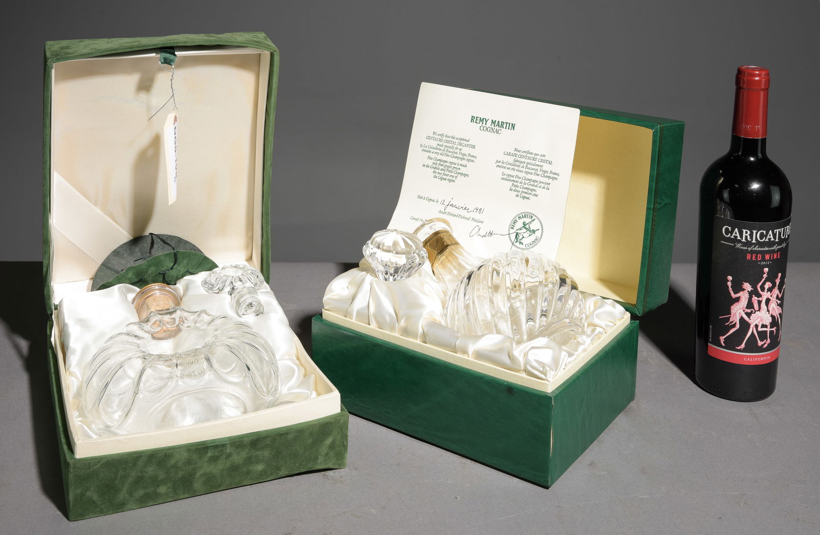 2 Vintage Carafes / Decanters in Original Boxes (1 of 7)