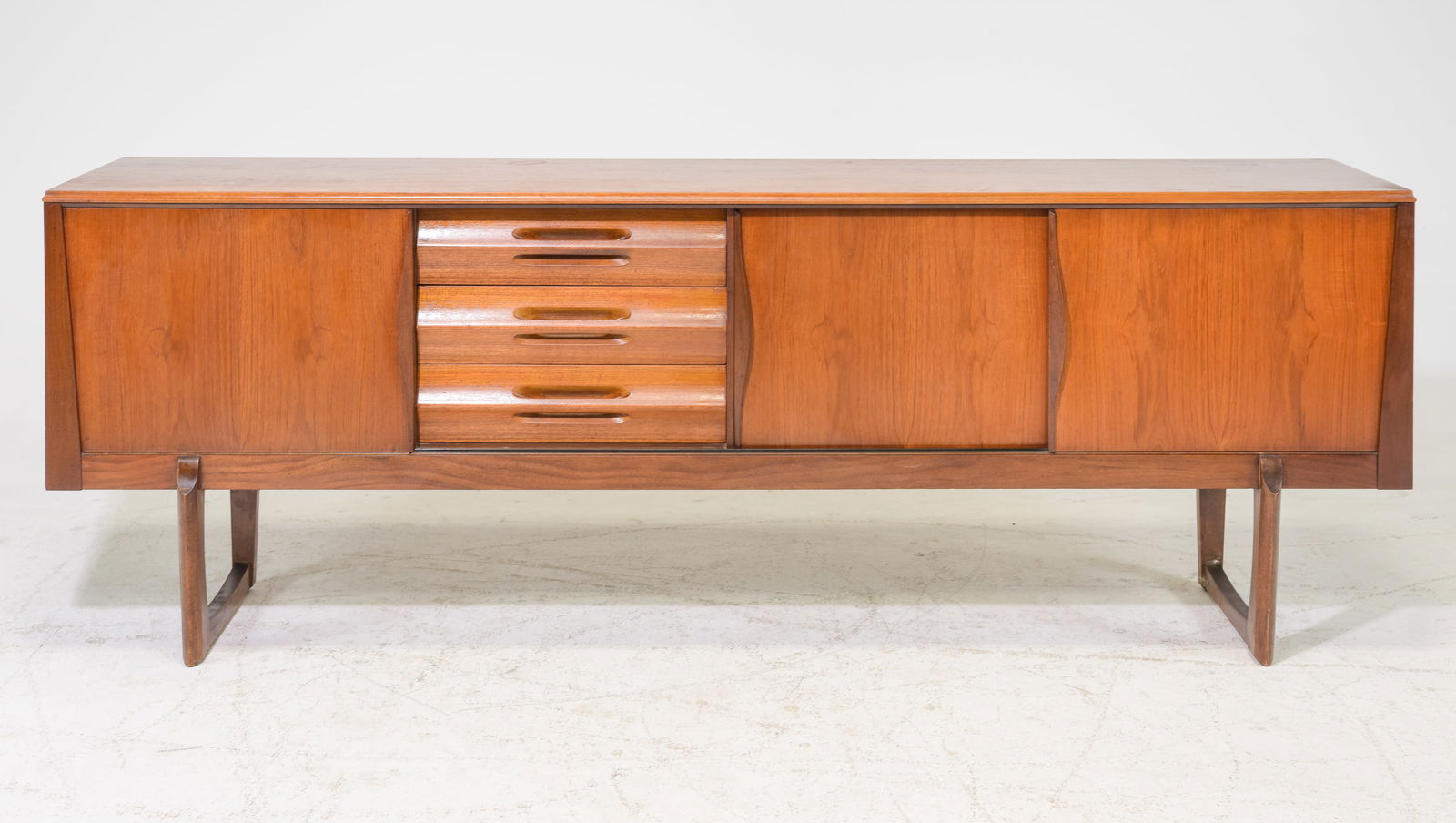 Mid Century Modern Sideboard - Elliots of Newbury (1 of 8)