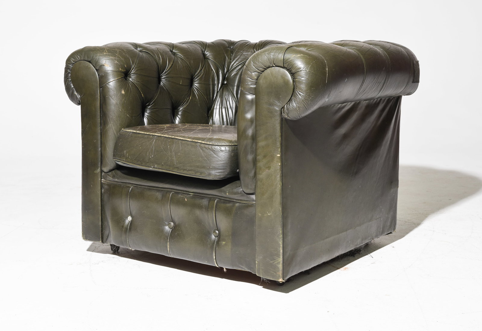 British Green Leather Chesterfield Club Chair: British Green Leather Button Tufted Chesterfield Club Chair - 28 in tall x 38 x 33, Seat height is 17 inches