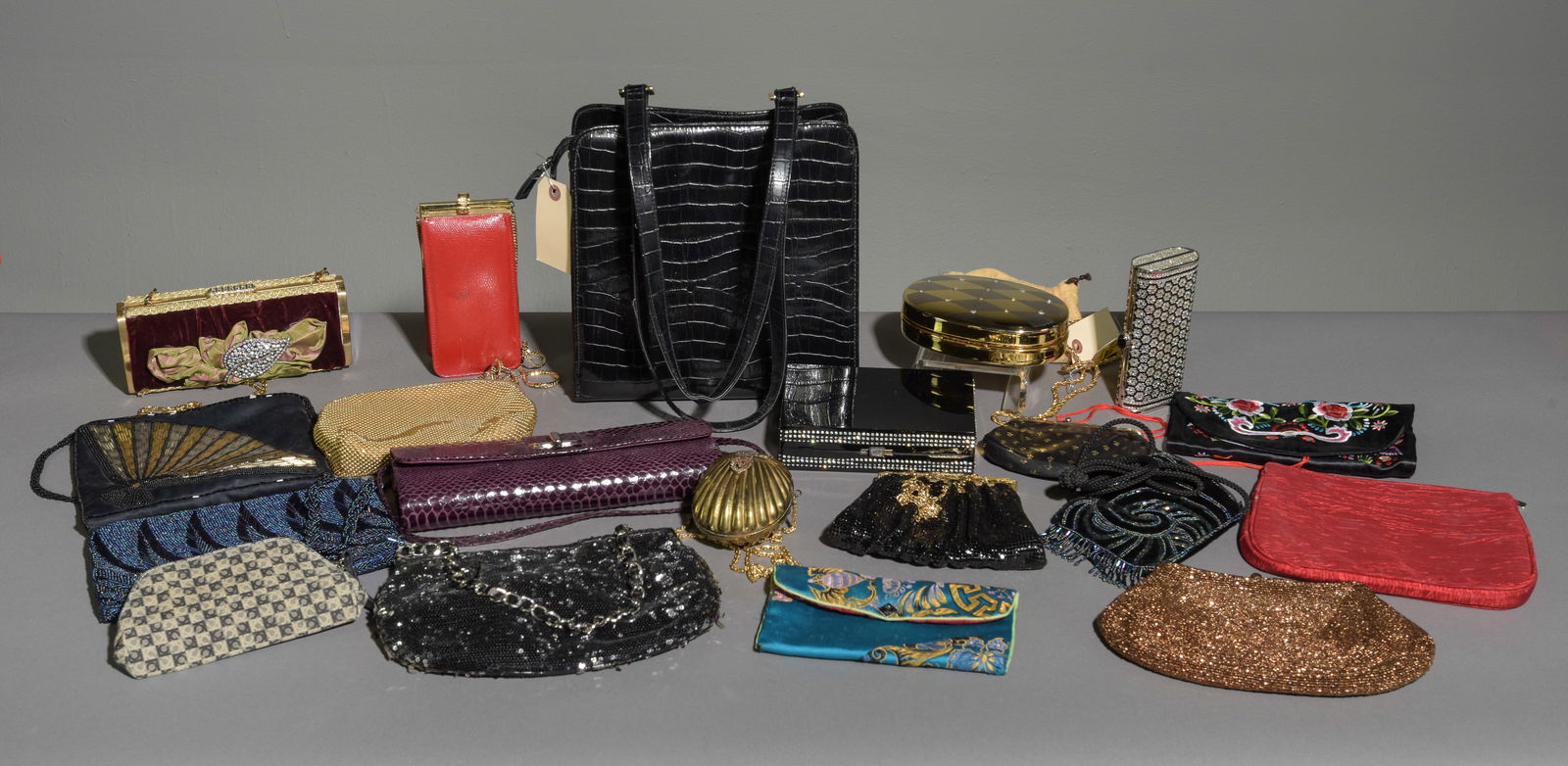 20 Vintage Purses / Clutches #1 (1 of 10)