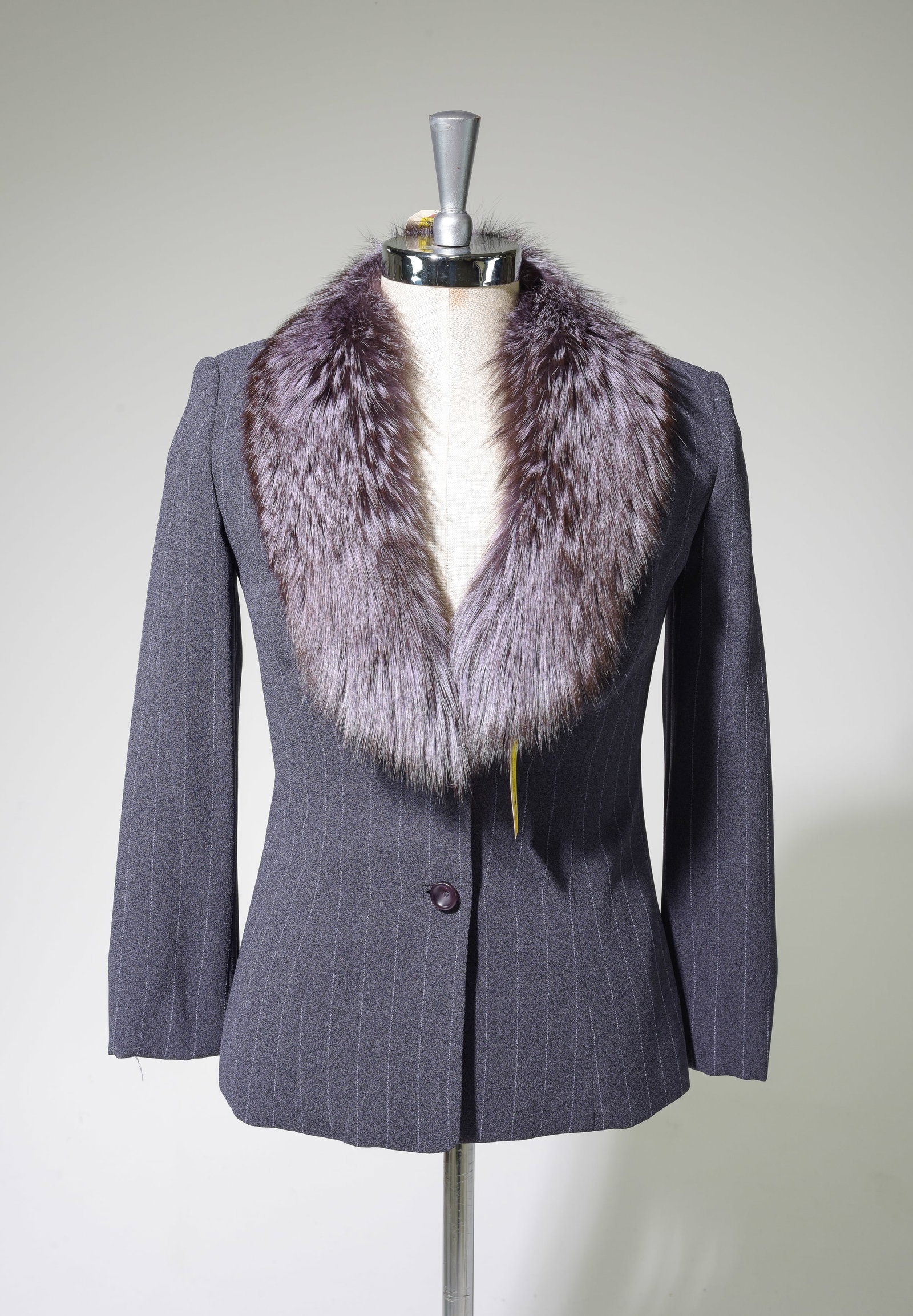 Alberto Makala Women's Size 6 Sports Jacket: Alberto Makala Women's Size 6 Sports Jacket with Dyed Fox Fur Collar