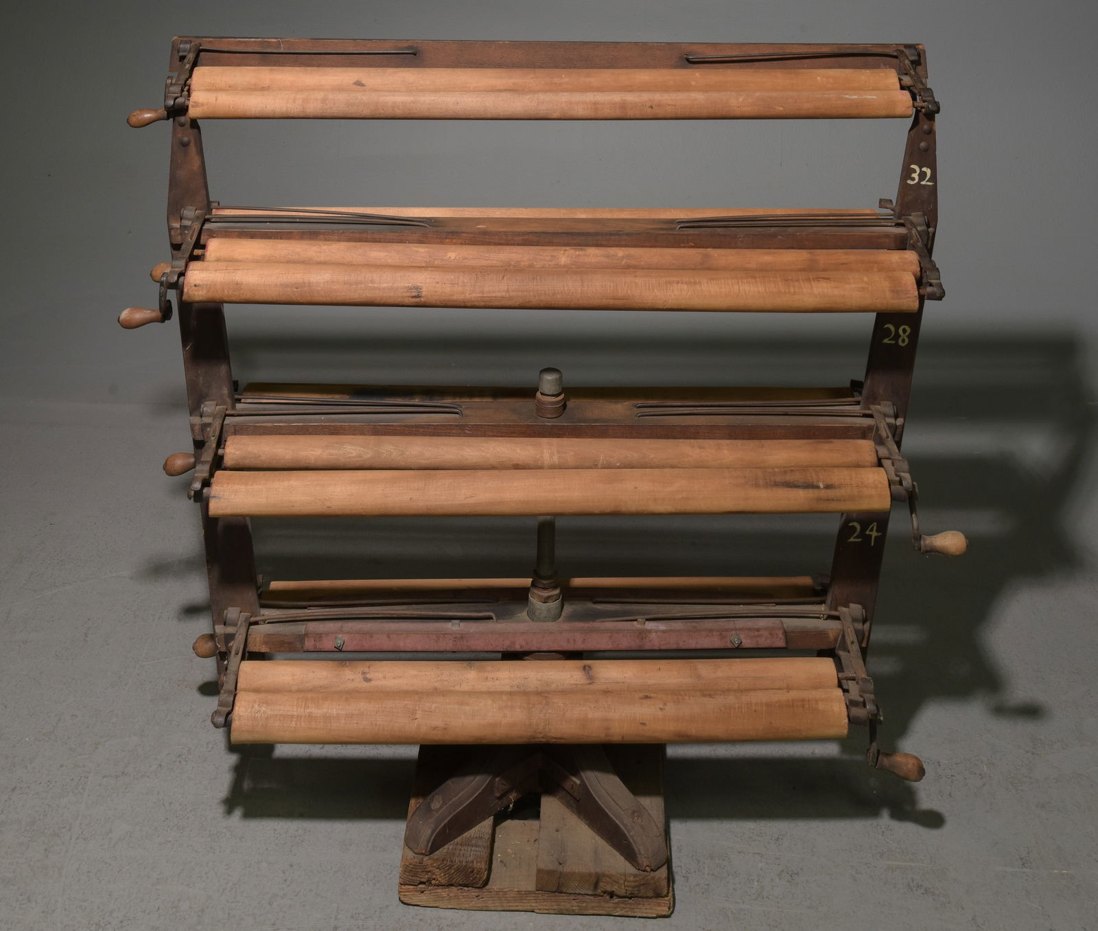 Antique Iron / Wood Country Store Paper Roller (1 of 3)