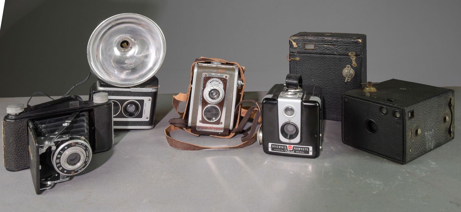6 Assorted Vintage Cameras & Accessories (1 of 4)