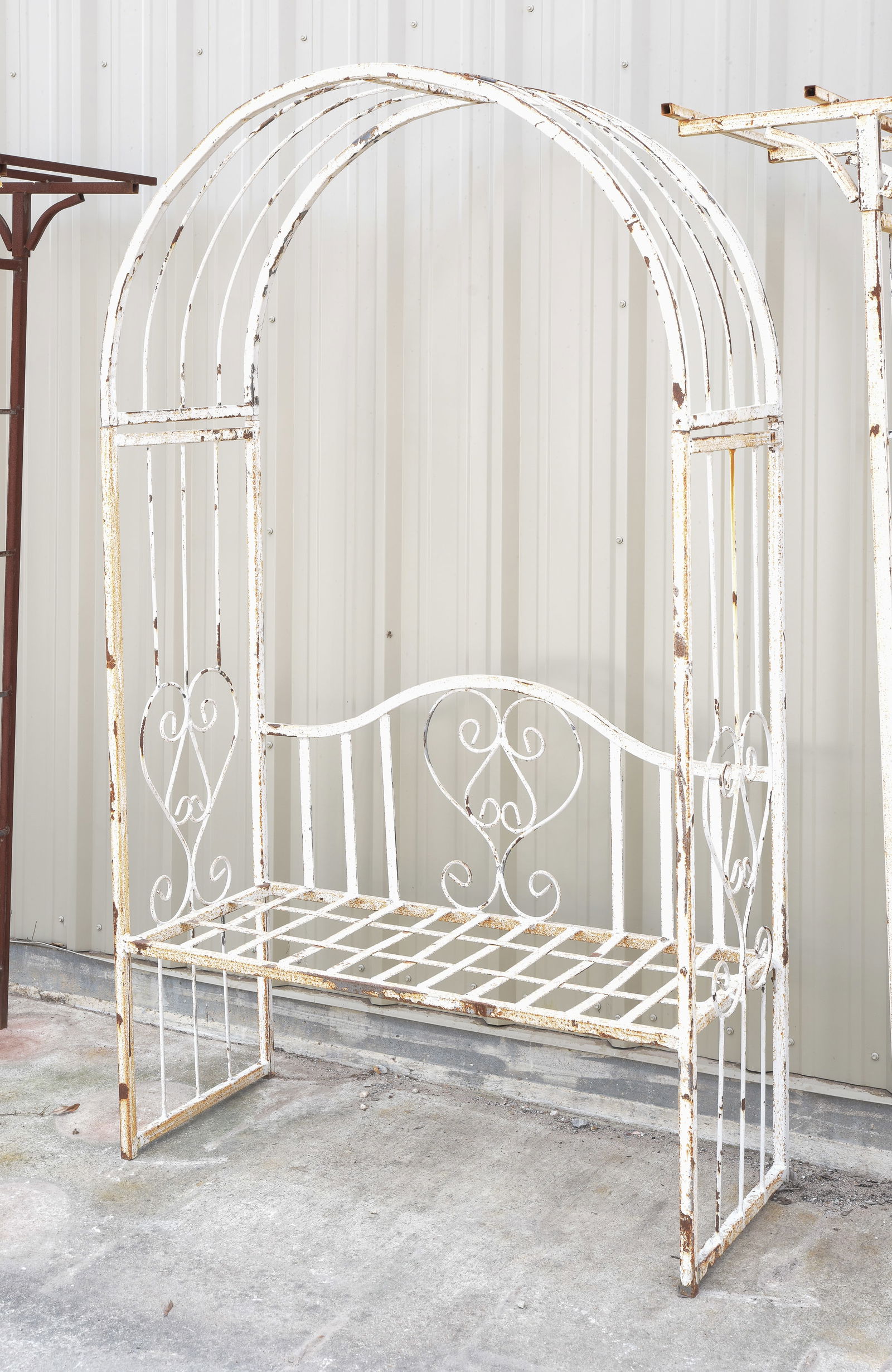 White Painted Metal Arch Top Garden / Park Bench (1 of 3)