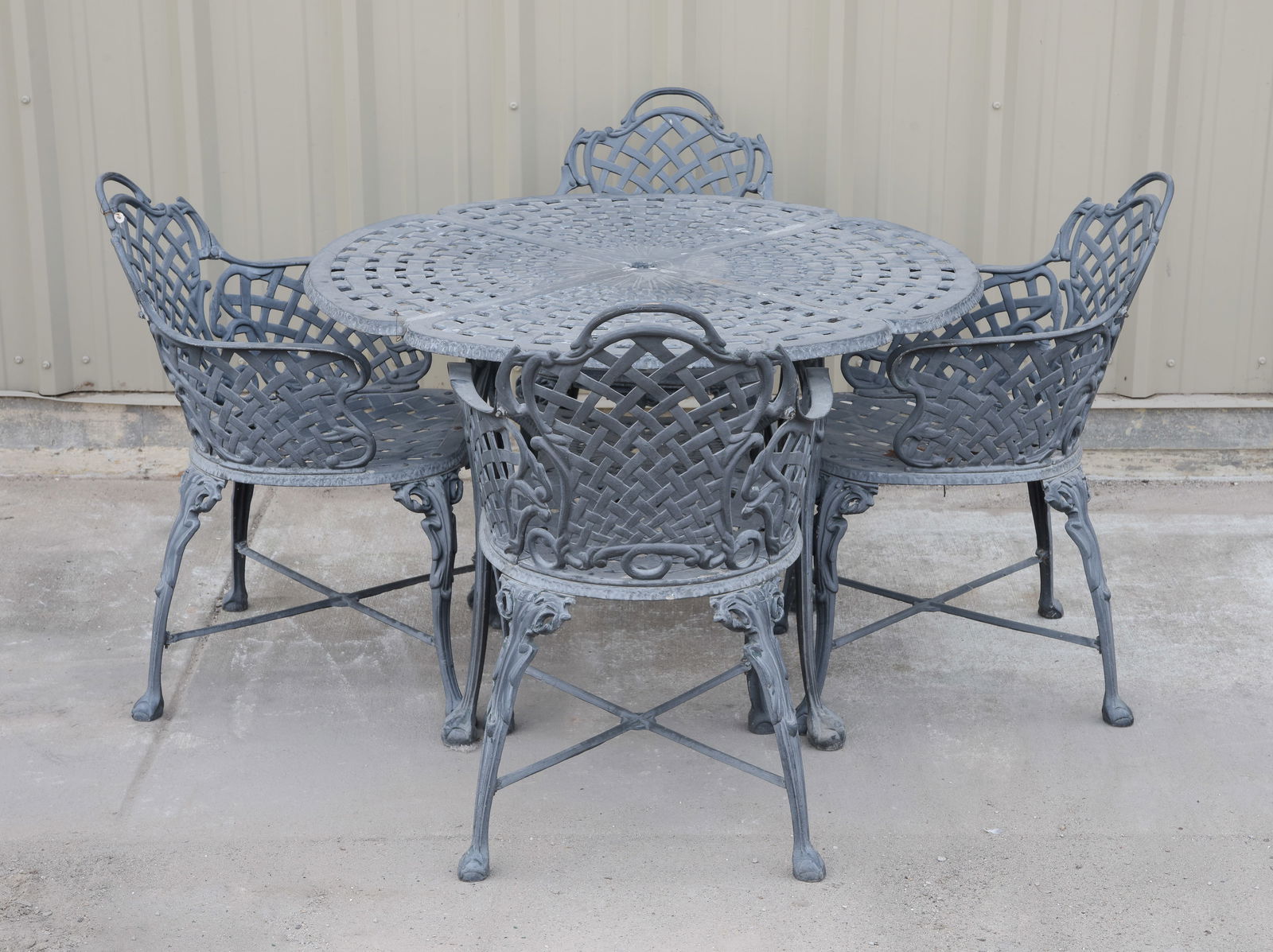 Round Metal Garden / Patio Table & 4 Chairs (1 of 4)
