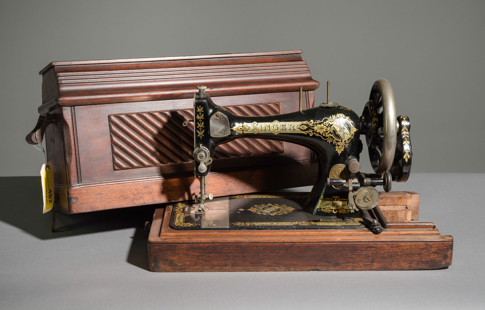 British Oak Cased Singer Sewing Machine (1 of 5)