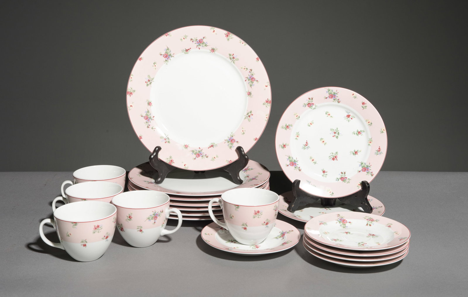 14pcs Laura Ashley China Set: 14pcs Laura Ashley China Set - Plates are 1 in tall x 10 inch diameter