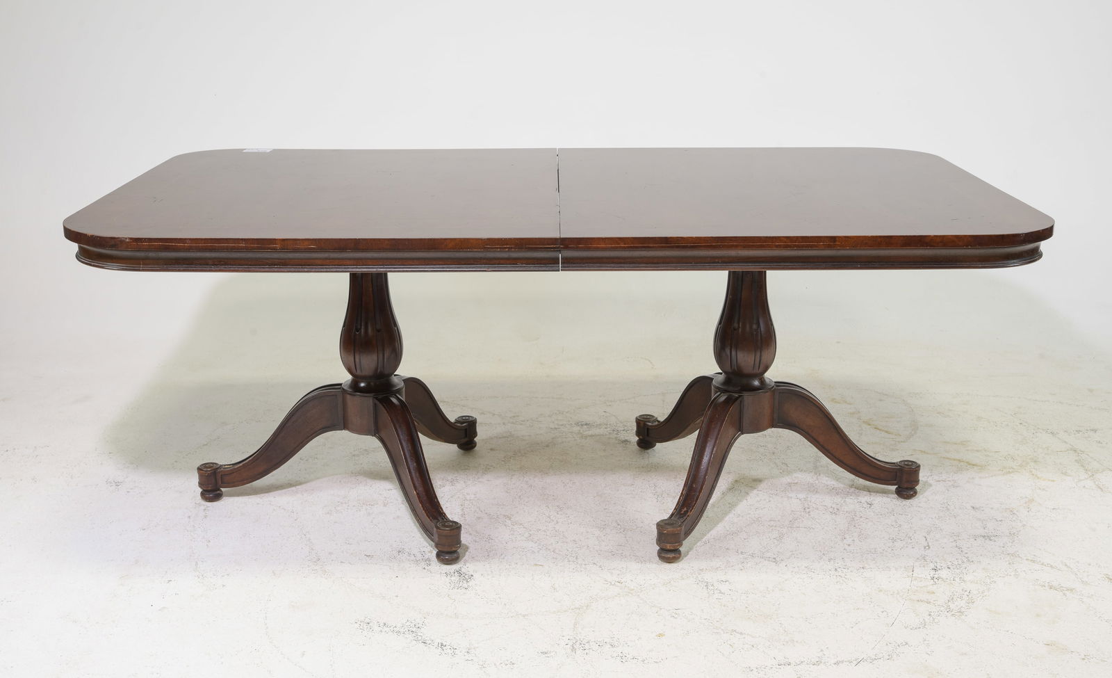 English Mahogany Dining Table with 2 Leaves (1 of 9)