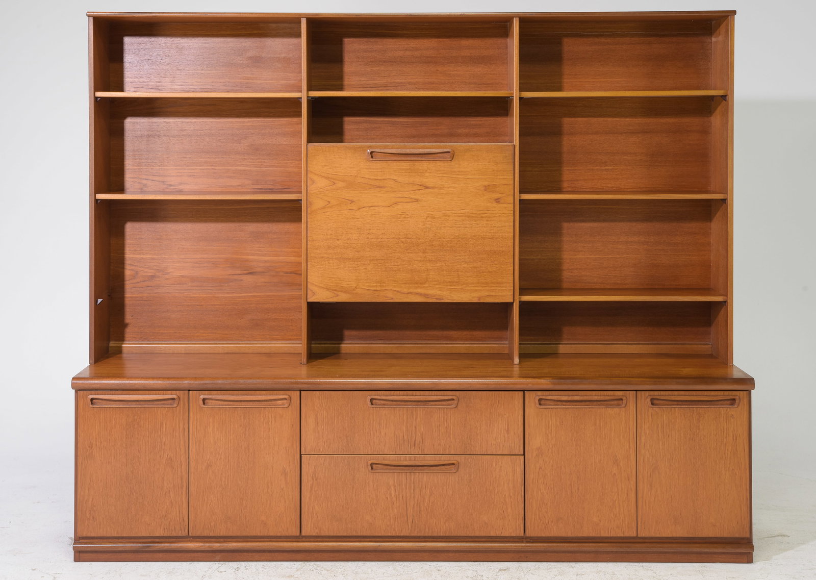 Mid Century Modern Wall Unit / Bookshelf (1 of 9)