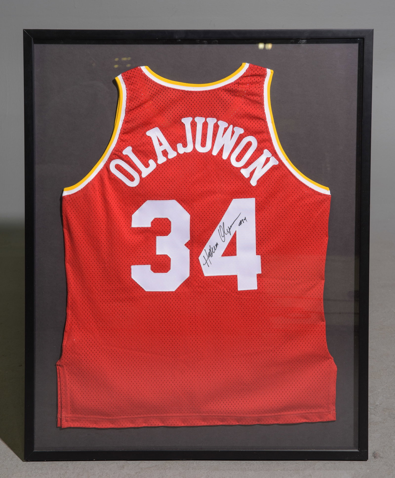 Framed & Signed Houston Rockets Olajuwon Jersey (1 of 3)