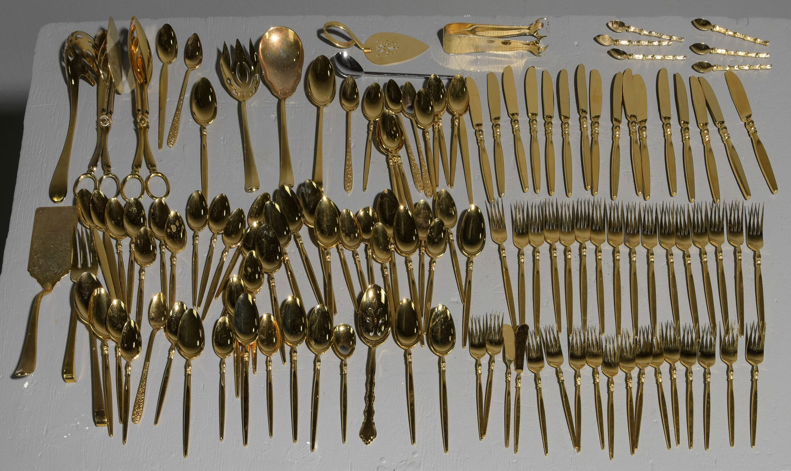120+ Ventura Gold Plated Sri Stainless Cutlery (1 of 8)