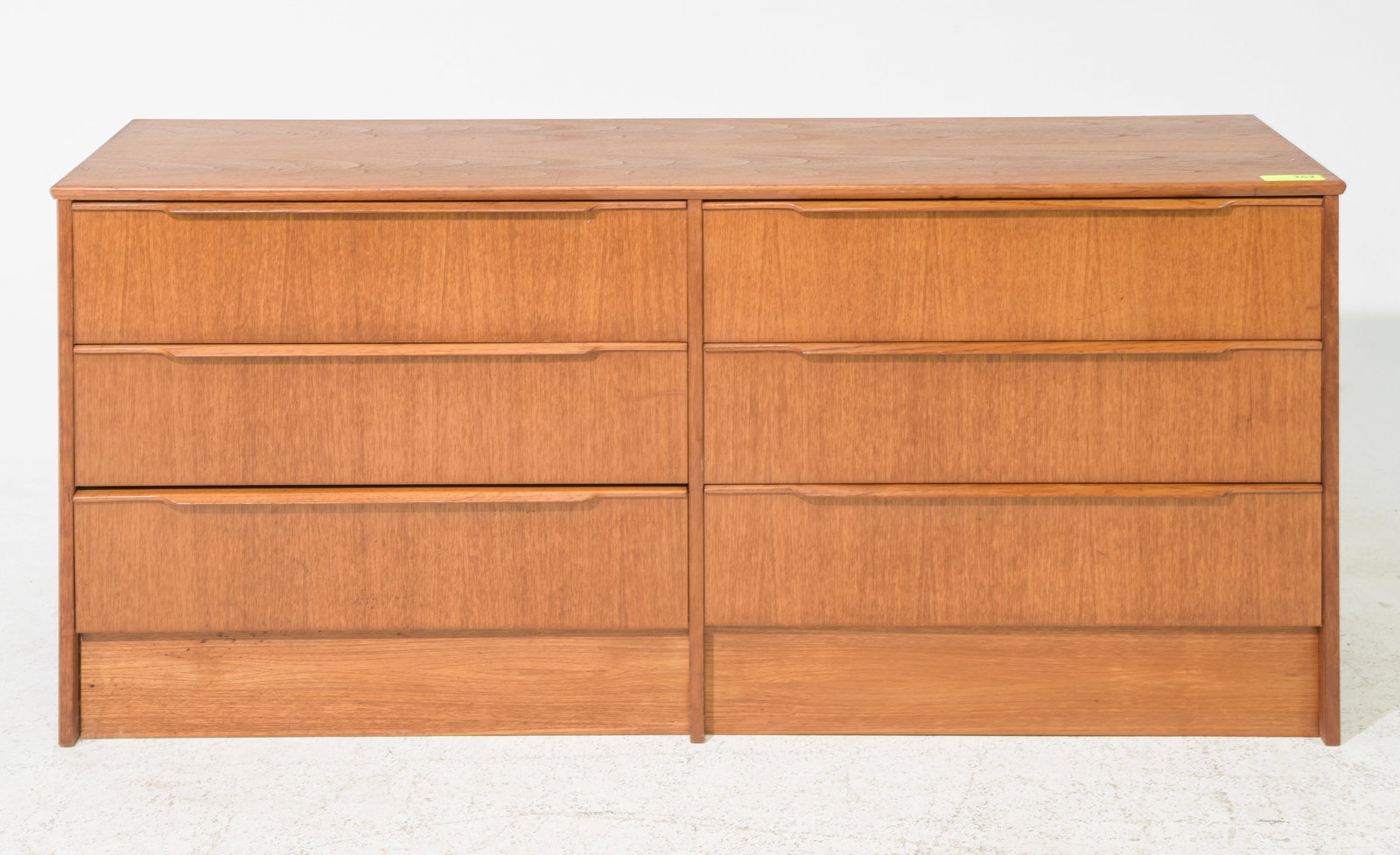 Mid Century Modern 6 Drawer Chest / Sideboard: Danish Modern Style 6 Drawer Chest / Sideboard - 26.5 inches tall x 58 x 16.5