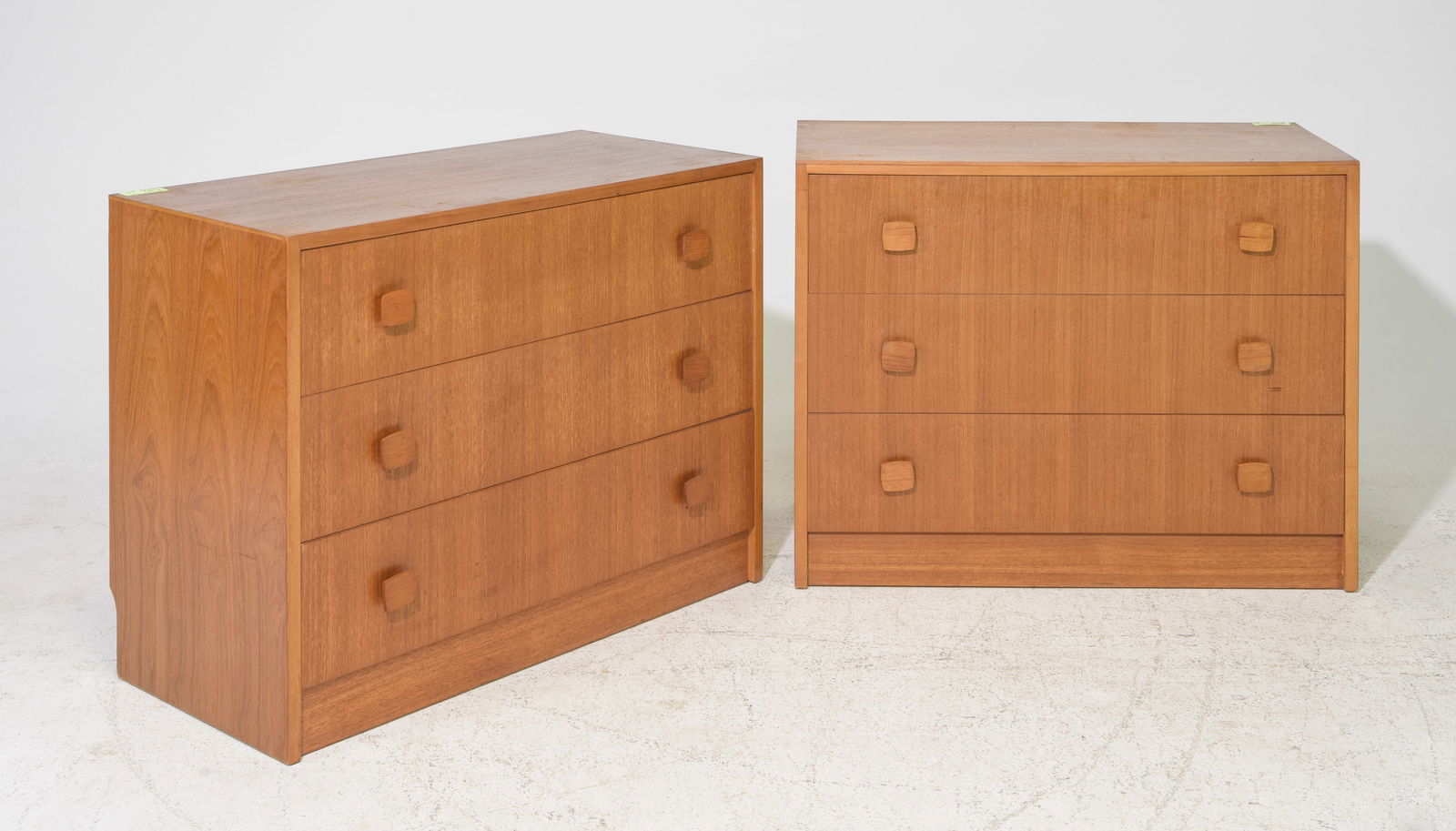 2 Mid Century 3 Drawer Chests - Gibbs (1 of 8)
