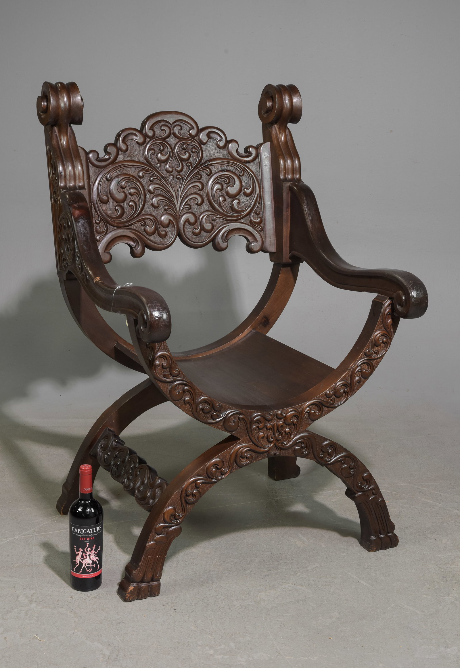 Spanish Style Carved Oak Kings Throne Chair: Spanish Style Carved Oak Kings Throne Chair - 46 in tall x 28 x 29 with a seat height of 17 inches