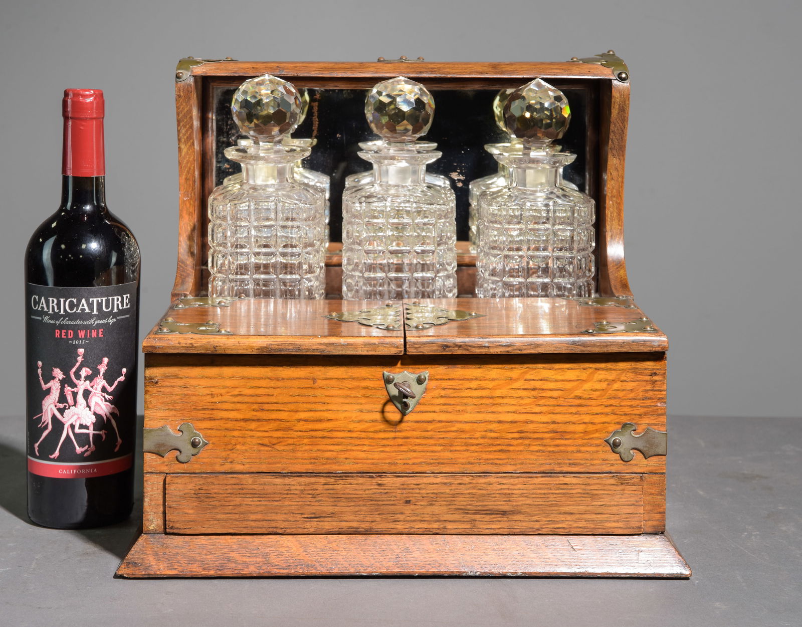 British Oak Cased Three Bottle Tantalus c.1900 (1 of 7)