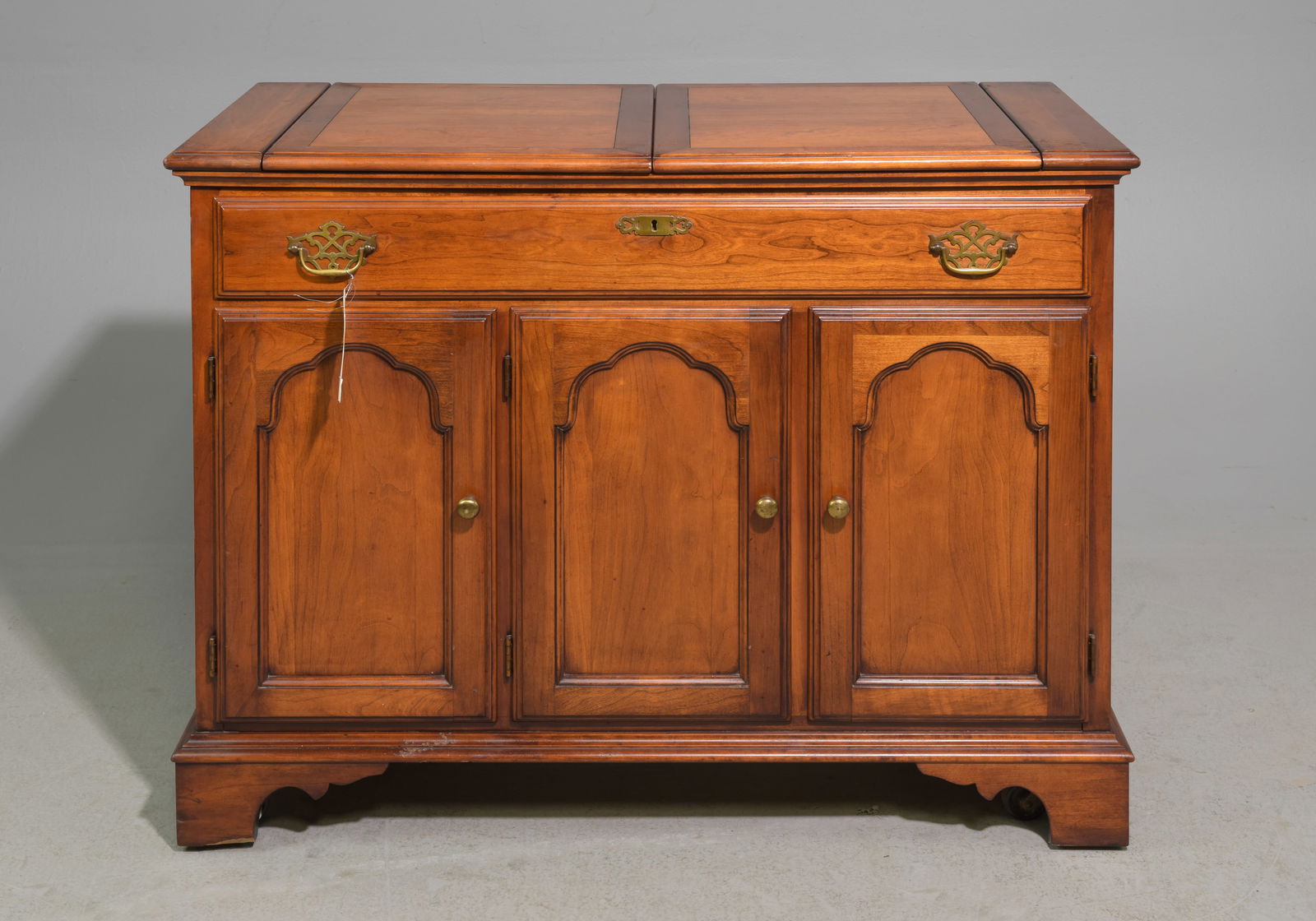 American Statton Bar / Cocktail Cabinet (1 of 7)