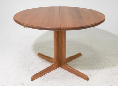 Mid Century Modern Extending Table with Leaves