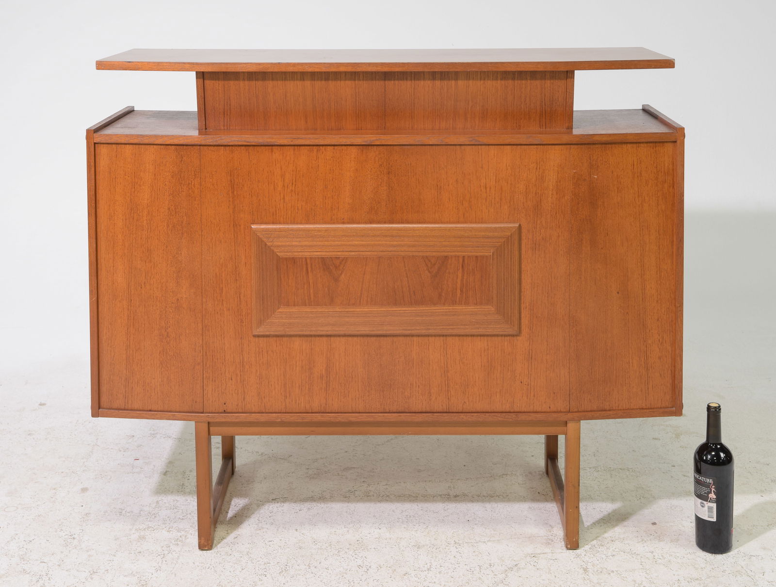 Mid Century Modern Front / Home Bar (1 of 4)