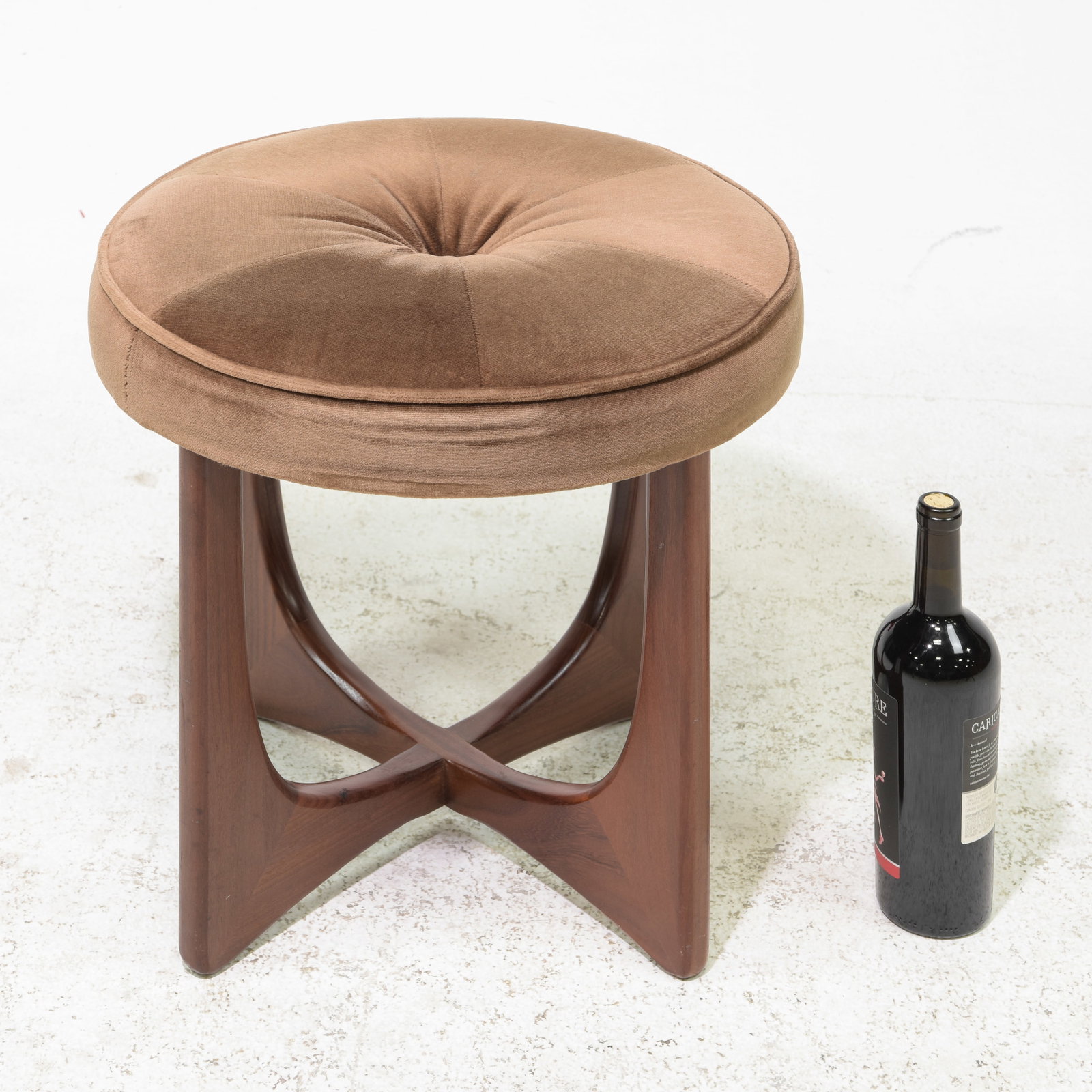 Mid Century Modern G-Plan Fresco Stool: This Danish Modern Style footstool is British and made by Mid Century Modern Furniture Maker G Plan ( Gplan ), Part of their Fresco Series. - 18.5 in tall x 18.5 inch diameter