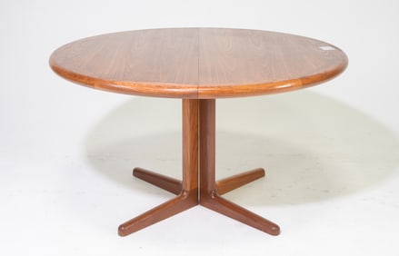 Mid Century Modern Extending Table with Leaves
