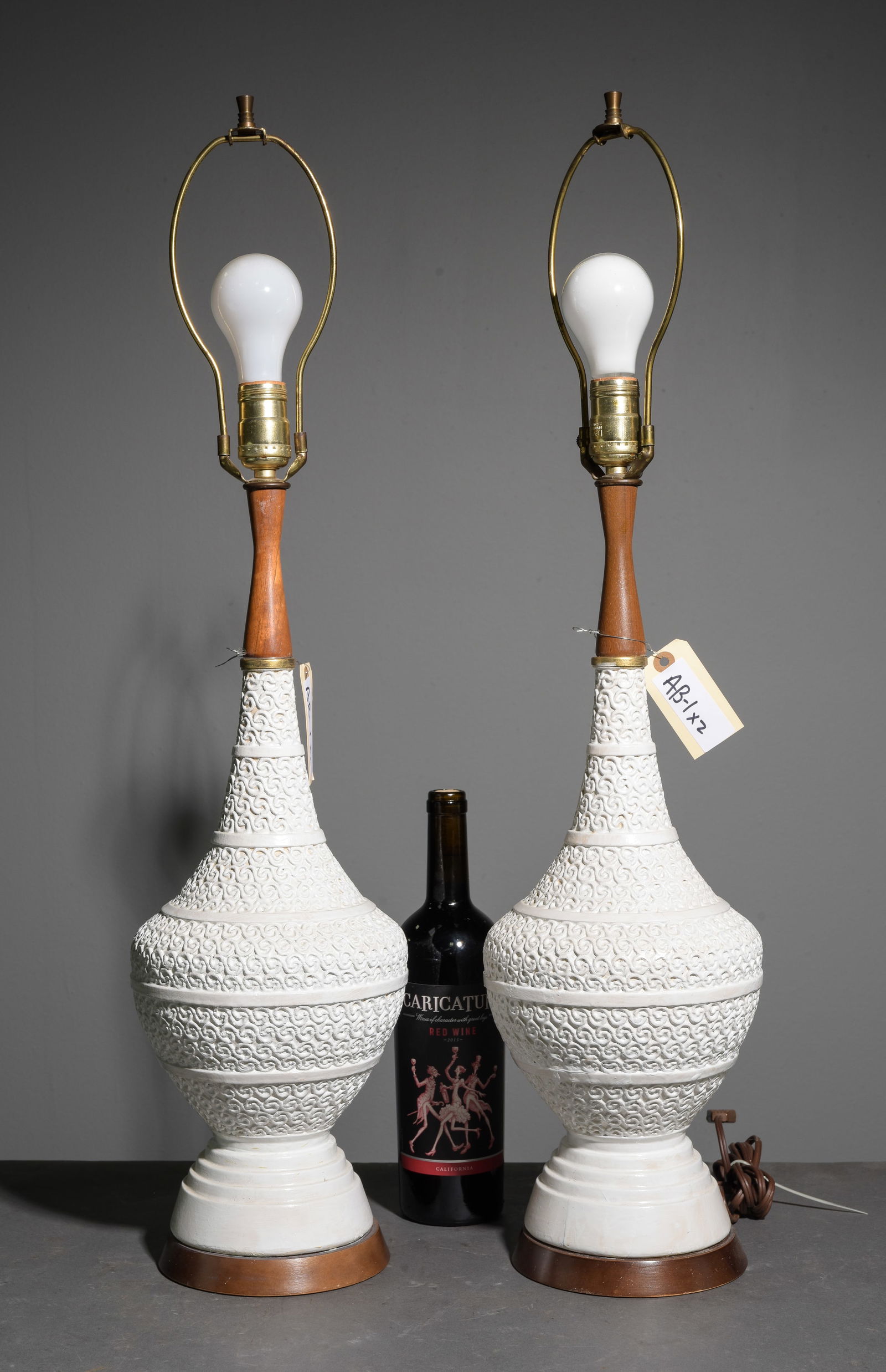 2 Mid Century Modern Ceramic Table Lamps (1 of 6)