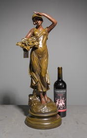 French Sourire D Avril Statue / Figure