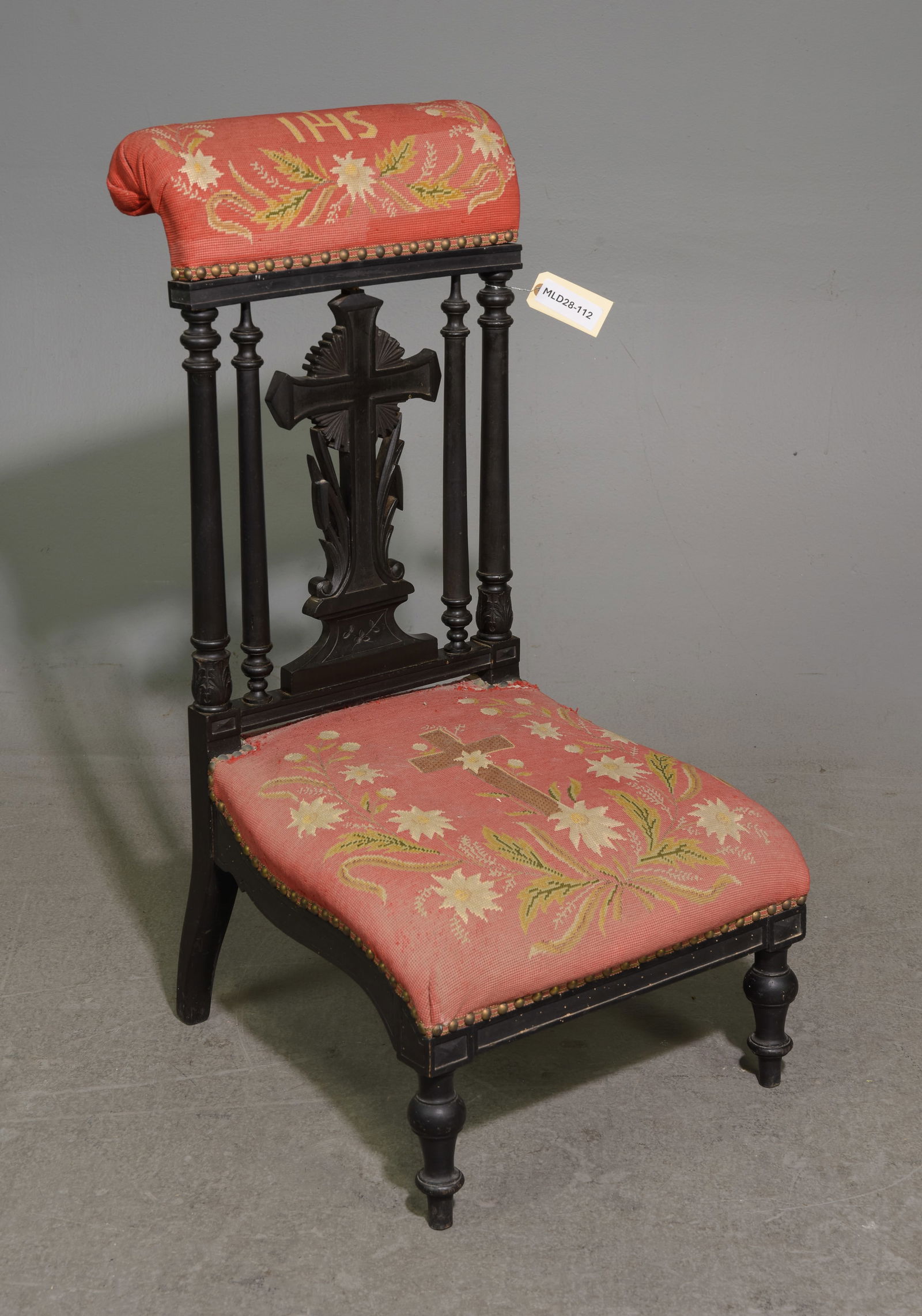 French Needlepoint Kneeler / Prie Dieu: French Needlepoint Kneeler / Prie Dieu - 36 in tall x 19 x 24