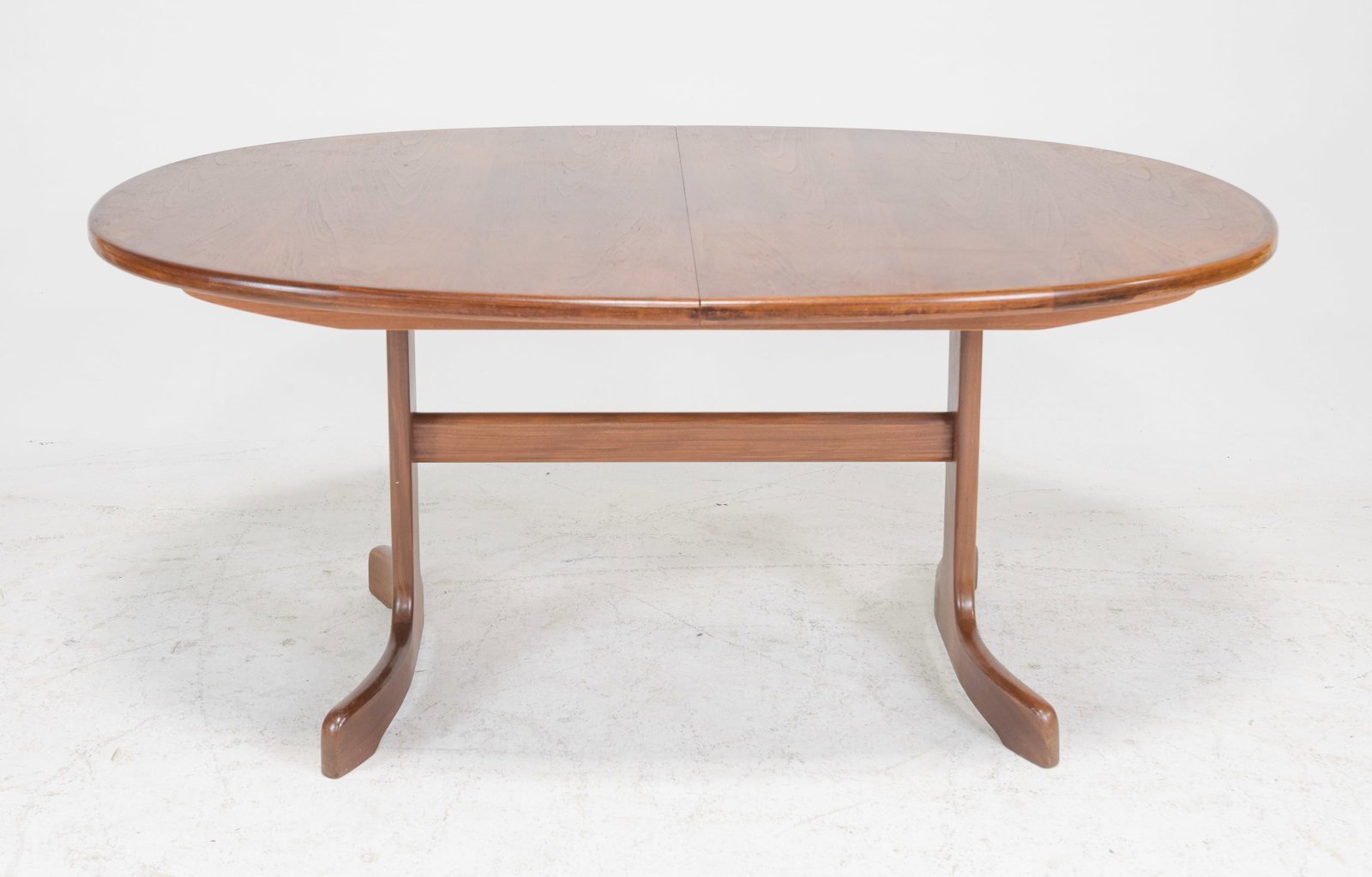 Oval Mid Century Teak Dining Table By G-Plan: This Danish Modern Style Teak Dining Table includes a pop-out butterfly style leaf & is made by Mid Century Modern Furniture Maker G Plan ( GPlan ), part of their fresco range. - 28.5 in tall x 64 x 4
