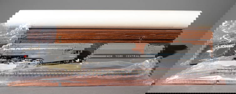 Smithsonian Lim. Ed. Dreyfuss Hudson Locomotive