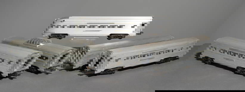 5pc Passenger / Boxcar Vintage Lionel Silver Tain: 5pc Passenger / Boxcar Vintage Lionel Silver Tain - Longest is 3.5 in tall x 15 x 2.5 - Names on the cars are "Silver Dawn" (2531), "Silver Range" (2532), "Silver Cloud" (2533), "Silver Bluff" (2534)