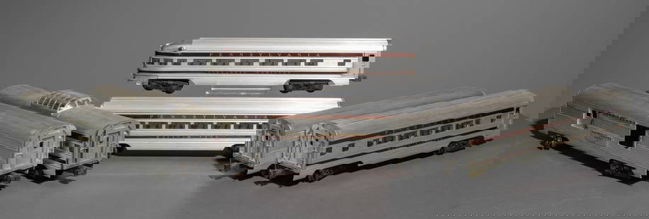 6pc Passenger / Boxcar Vintage Lionel Silver Train: 6pc Passenger / Boxcar Vintage Lionel Silver Train - Longest is 3.5 in tall x 15 x 2.5 - Names on the cars are Lionel Lines "Railway Express Agency" (2530), "Pennsylvania" Betsy Ross (2542), "Pennsylv