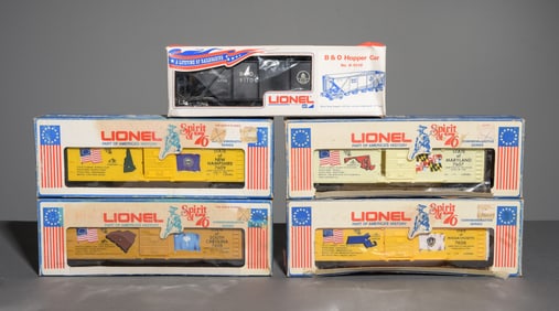 5 Lionel Train Cars in Original Box - Spirit of '76