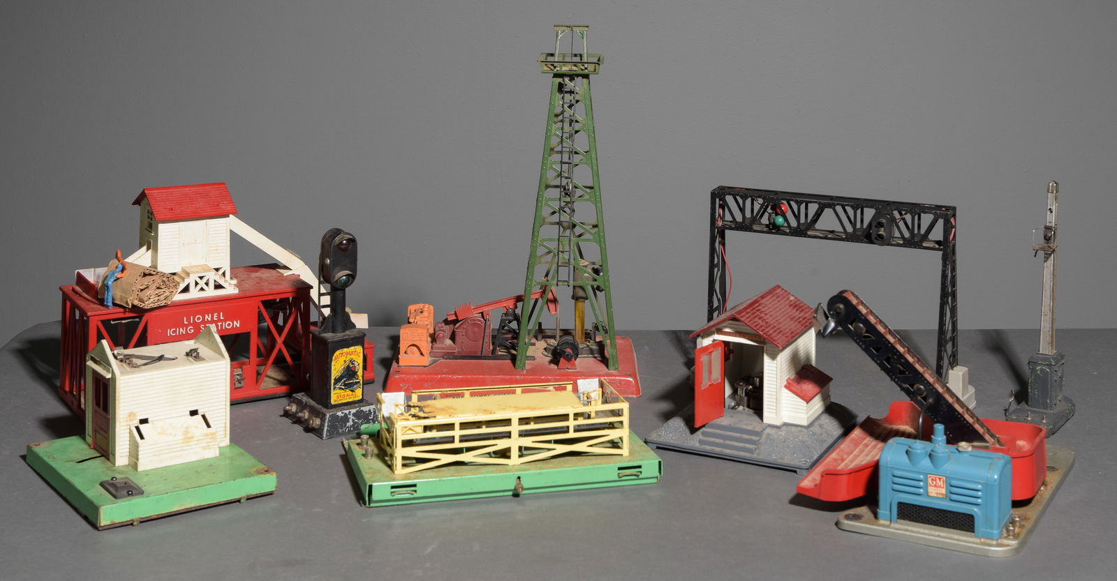 Assorted Train Set Accessories #1 (1 of 5)