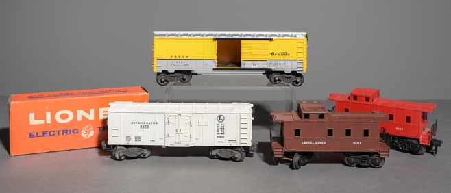 5 Lionel Train Cars in Original Box