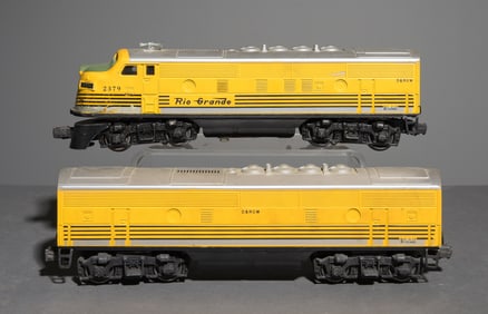 2pcs Heavy Lionel Train Engine & Boxcar #1