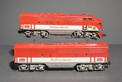 2pcs Heavy Lionel Train Engine & Boxcar #2